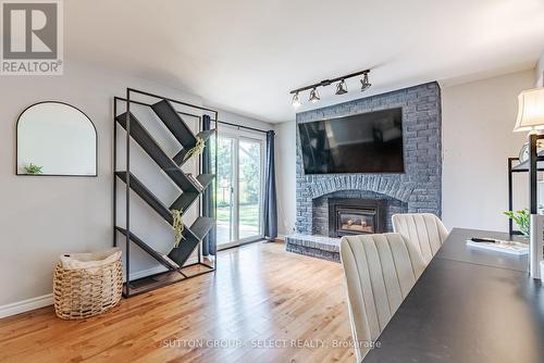 955 Quinton Road, London, ON - Indoor Photo Showing Living Room With Fireplace