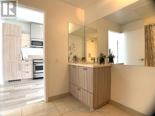 2306 - 290 Adelaide Street W, Toronto (Waterfront Communities), ON - Indoor Photo Showing Bathroom