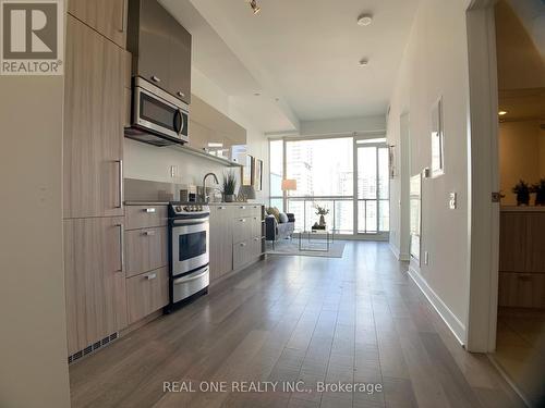 2306 - 290 Adelaide Street W, Toronto, ON - Indoor Photo Showing Kitchen