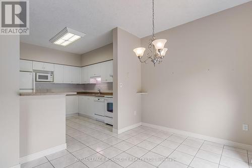 40 Spencer Crescent, Guelph (Pine Ridge), ON - Indoor Photo Showing Kitchen