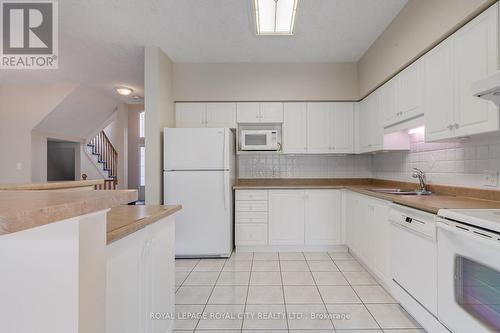 40 Spencer Crescent, Guelph (Pine Ridge), ON - Indoor Photo Showing Kitchen