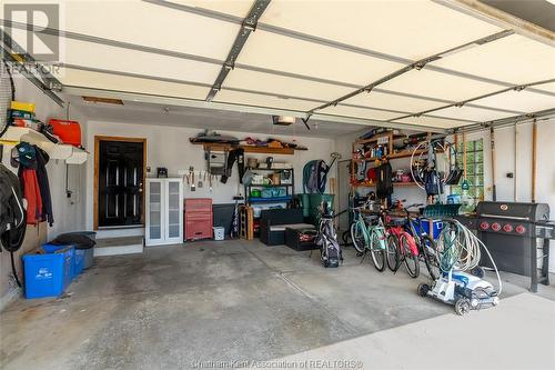 6619 Middle Line, Merlin, ON - Indoor Photo Showing Garage