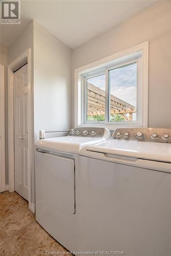 6619 Middle Line, Merlin, ON - Indoor Photo Showing Laundry Room