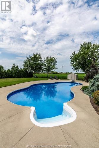 6619 Middle Line, Merlin, ON - Outdoor With In Ground Pool