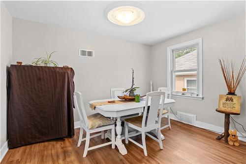 17 Prestwick Avenue, St. Catharines, ON - Indoor Photo Showing Dining Room