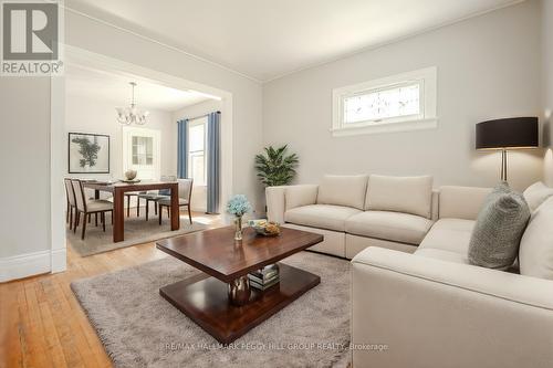 243 Dunlop Street E, Barrie, ON - Indoor Photo Showing Living Room