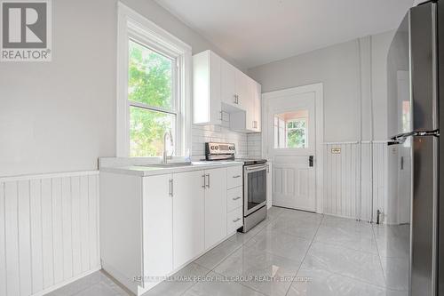 243 Dunlop Street E, Barrie, ON - Indoor Photo Showing Kitchen