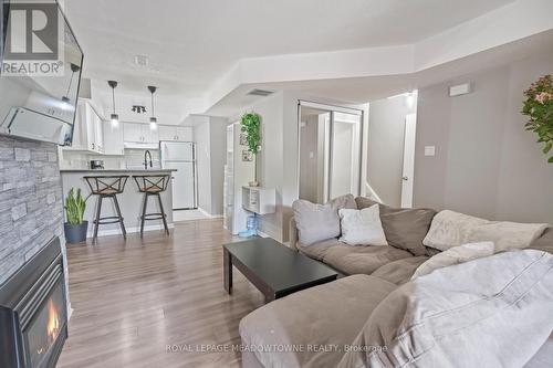 37A Wylie Circle, Halton Hills (Georgetown), ON - Indoor Photo Showing Living Room