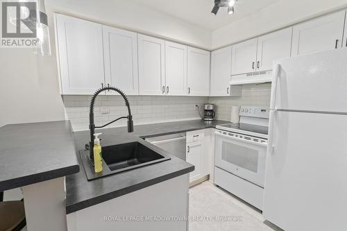 37A Wylie Circle, Halton Hills (Georgetown), ON - Indoor Photo Showing Kitchen