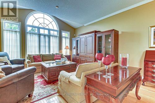 18 - 505 Blue Jay Drive, London, ON - Indoor Photo Showing Living Room