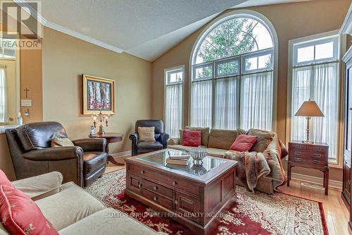 18 - 505 Blue Jay Drive, London, ON - Indoor Photo Showing Living Room