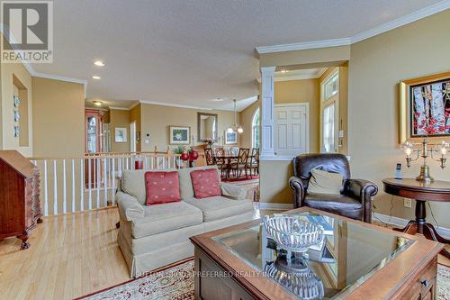 18 - 505 Blue Jay Drive, London, ON - Indoor Photo Showing Living Room