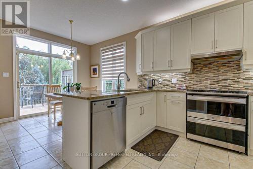 18 - 505 Blue Jay Drive, London, ON - Indoor Photo Showing Kitchen With Upgraded Kitchen