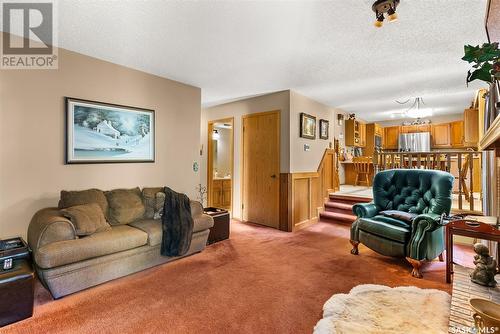 887 Dorothy Street, Regina, SK - Indoor Photo Showing Living Room