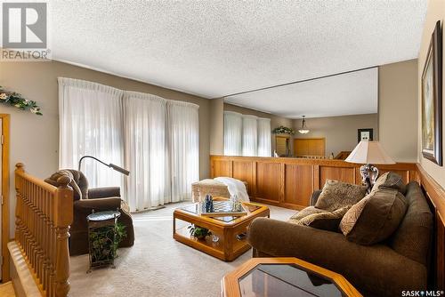 887 Dorothy Street, Regina, SK - Indoor Photo Showing Living Room