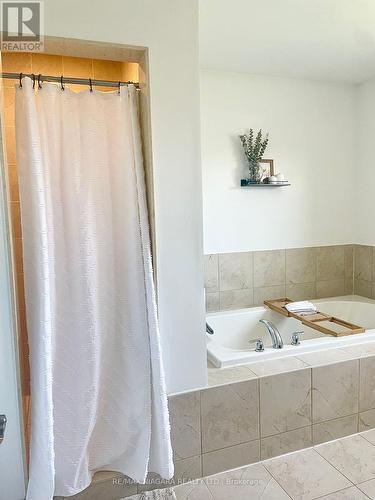 77 Sunset Way, Thorold, ON - Indoor Photo Showing Bathroom