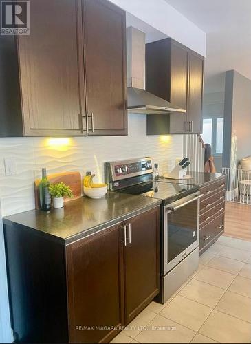 77 Sunset Way, Thorold, ON - Indoor Photo Showing Kitchen