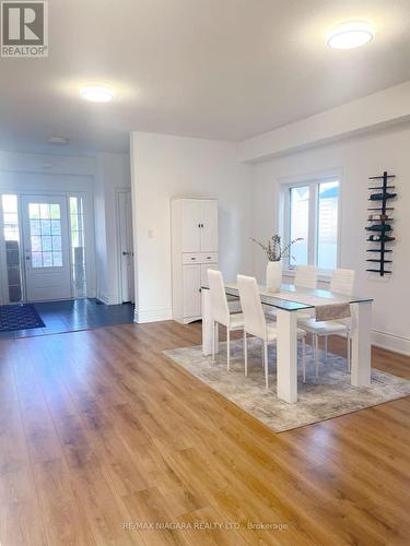 77 Sunset Way, Thorold, ON - Indoor Photo Showing Dining Room