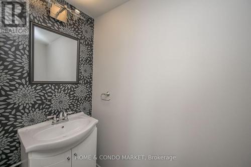 604 - 200 Robert Speck Parkway, Mississauga (City Centre), ON - Indoor Photo Showing Bathroom