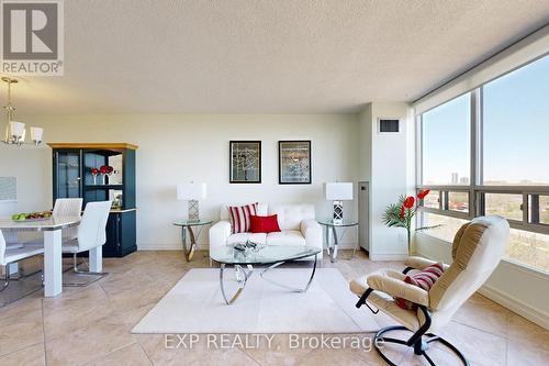 811 - 310 Mill Street S, Brampton (Brampton South), ON - Indoor Photo Showing Living Room