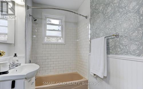 708 Lake Drive S, Georgina, ON - Indoor Photo Showing Bathroom