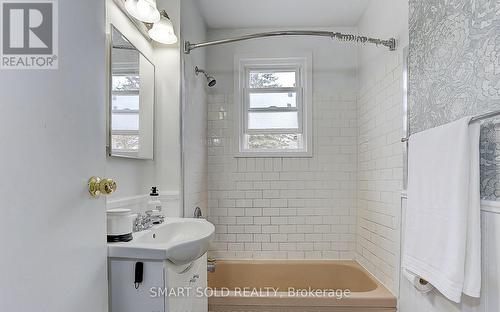 708 Lake Drive S, Georgina, ON - Indoor Photo Showing Bathroom