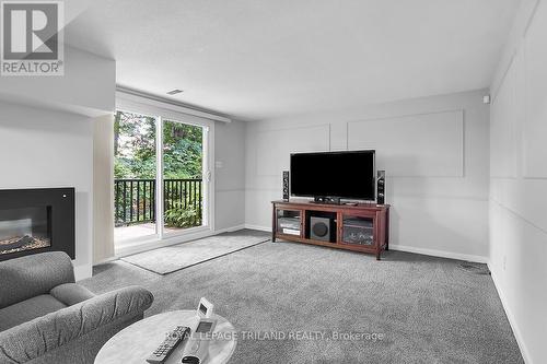 734 Griffith Street, London, ON - Indoor Photo Showing Living Room With Fireplace