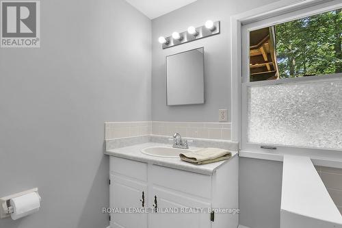 734 Griffith Street, London, ON - Indoor Photo Showing Bathroom