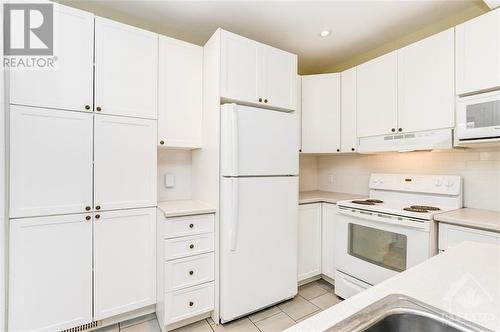 475 Golden Avenue, Ottawa, ON - Indoor Photo Showing Kitchen