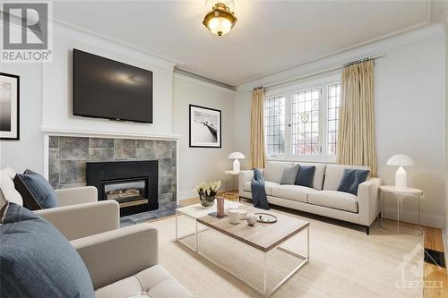 475 Golden Avenue, Ottawa, ON - Indoor Photo Showing Living Room With Fireplace