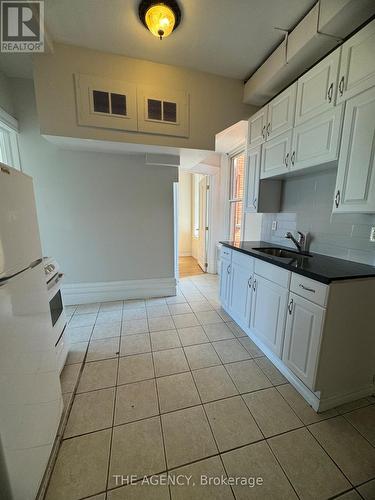 4 - 139 1/2 John Street S, Hamilton, ON - Indoor Photo Showing Kitchen