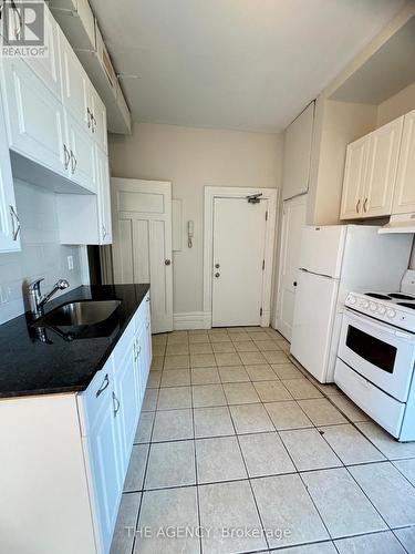 4 - 139 1/2 John Street S, Hamilton, ON - Indoor Photo Showing Kitchen