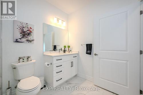 903 - 1880 Gordon Street, Guelph (Clairfields), ON - Indoor Photo Showing Bathroom