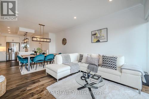 903 - 1880 Gordon Street, Guelph (Clairfields), ON - Indoor Photo Showing Living Room