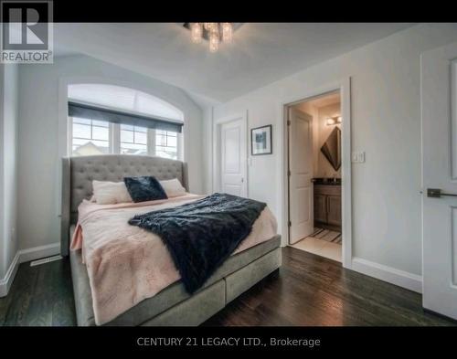 92 - 1169 Garner Road E, Hamilton, ON - Indoor Photo Showing Bedroom