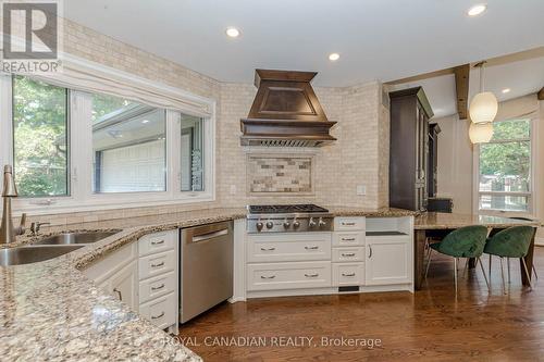 438 Temagami Crescent, Mississauga, ON - Indoor Photo Showing Kitchen With Double Sink With Upgraded Kitchen