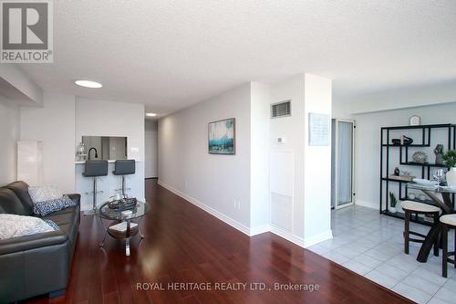 505 - 3231 Eglinton Avenue E, Toronto (Scarborough Village), ON - Indoor Photo Showing Living Room