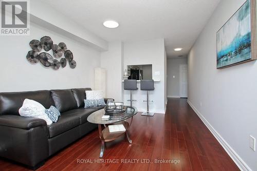 505 - 3231 Eglinton Avenue E, Toronto (Scarborough Village), ON - Indoor Photo Showing Living Room