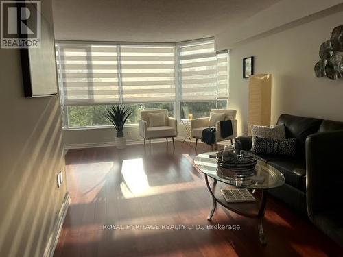 505 - 3231 Eglinton Avenue E, Toronto (Scarborough Village), ON - Indoor Photo Showing Living Room