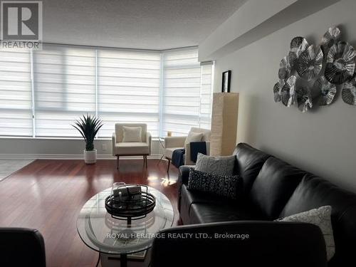 505 - 3231 Eglinton Avenue E, Toronto (Scarborough Village), ON - Indoor Photo Showing Living Room