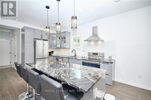 2 Fairburn Avenue, St. Catharines, ON - Indoor Photo Showing Kitchen With Upgraded Kitchen