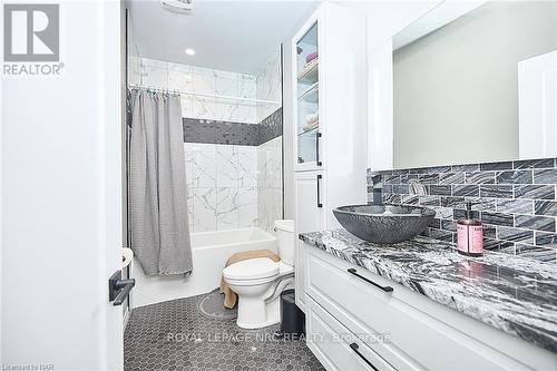 2 Fairburn Avenue, St. Catharines, ON - Indoor Photo Showing Bathroom