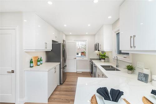 45 Oak Street, Simcoe, ON - Indoor Photo Showing Kitchen With Double Sink With Upgraded Kitchen