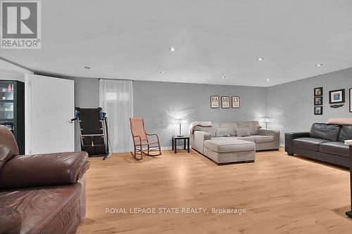 67 Cameron Avenue, Hamilton, ON - Indoor Photo Showing Living Room