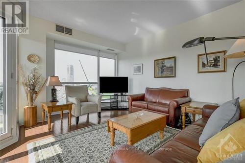 701 - 38 Metropole, Ottawa, ON - Indoor Photo Showing Living Room