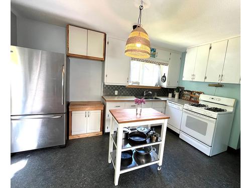 165 Lindsay Street, Kimberley, BC - Indoor Photo Showing Kitchen