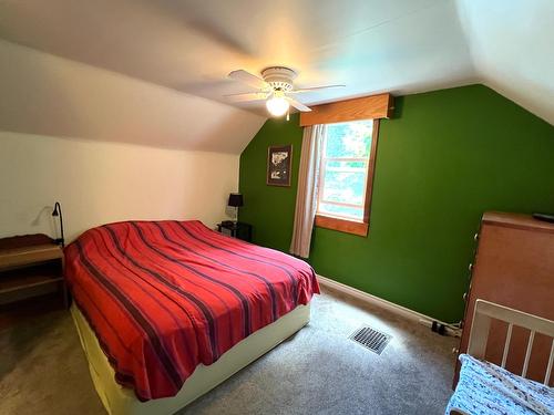 165 Lindsay Street, Kimberley, BC - Indoor Photo Showing Bedroom