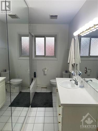 145 Hopewell Avenue Unit#1, Ottawa, ON - Indoor Photo Showing Bathroom