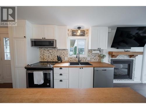 6280 Laurier Avenue, Wardner, BC - Indoor Photo Showing Kitchen With Double Sink