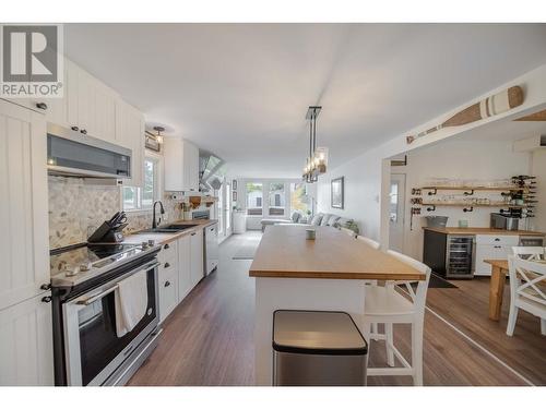 6280 Laurier Avenue, Wardner, BC - Indoor Photo Showing Kitchen With Double Sink